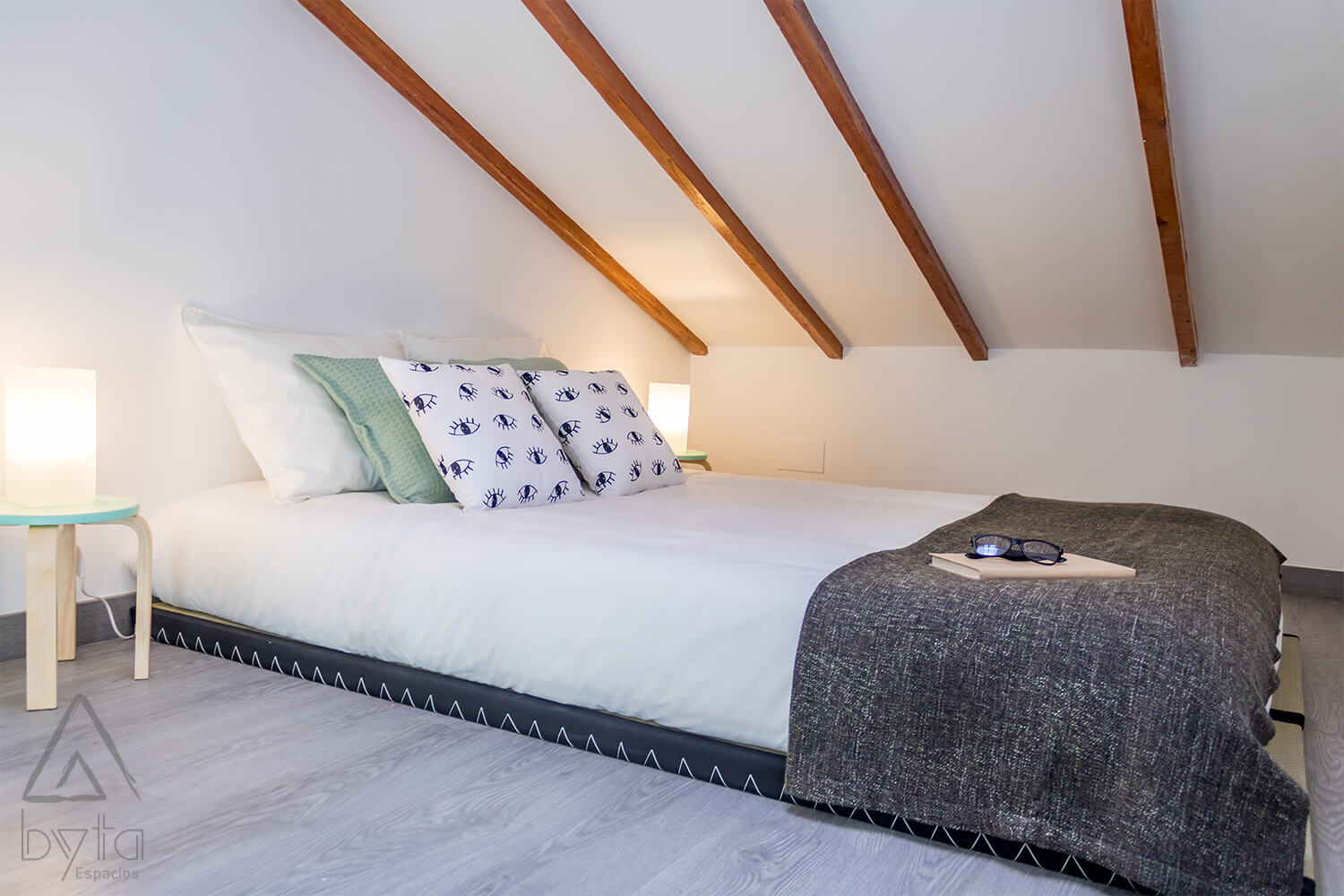 Home Staging apartamento alquiler turístico. Puerta del angel, Madrid.